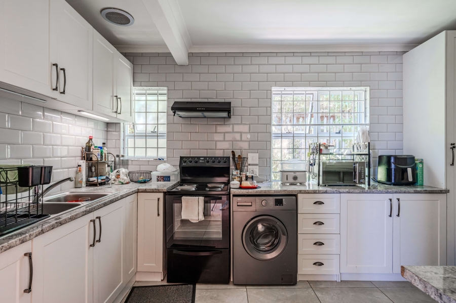 4 Bedroom Property for Sale in Glencairn Heights Western Cape